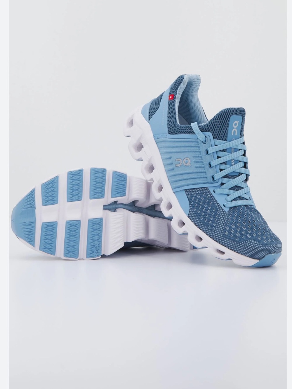 On Running Women size 9  Cloudswift Sneakers in Light Blue and White - Picture 9 of 9